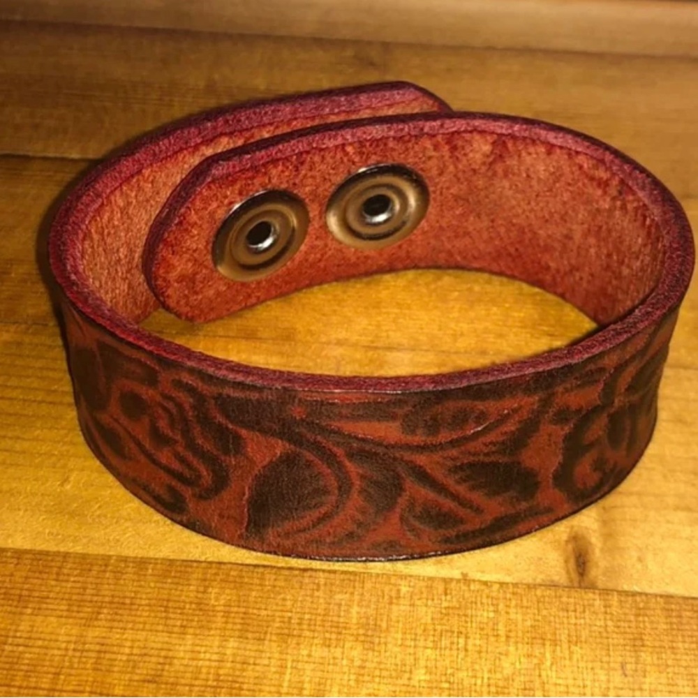 Red roses leather cuff